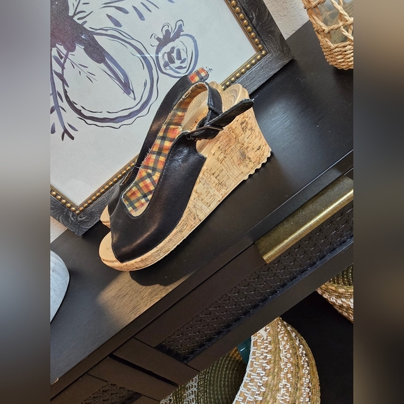 Crocs Women's A Leigh Cork Wedge Sandals Slingback Peep-Toe Black Sz 8 - Picture 3 of 7